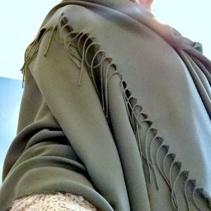 Casual Corner soft rayon knotted fringed wrap NWT